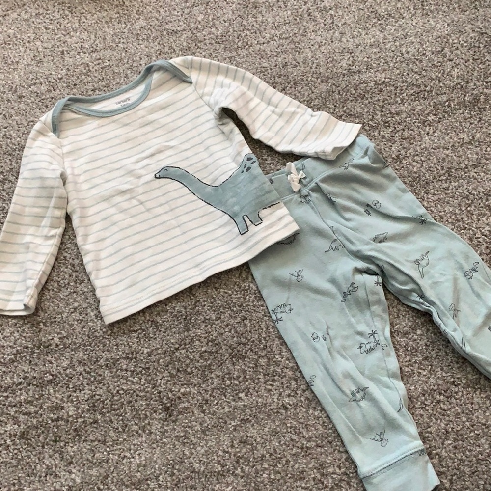 12M Carter’s baby dinosaur pajama set